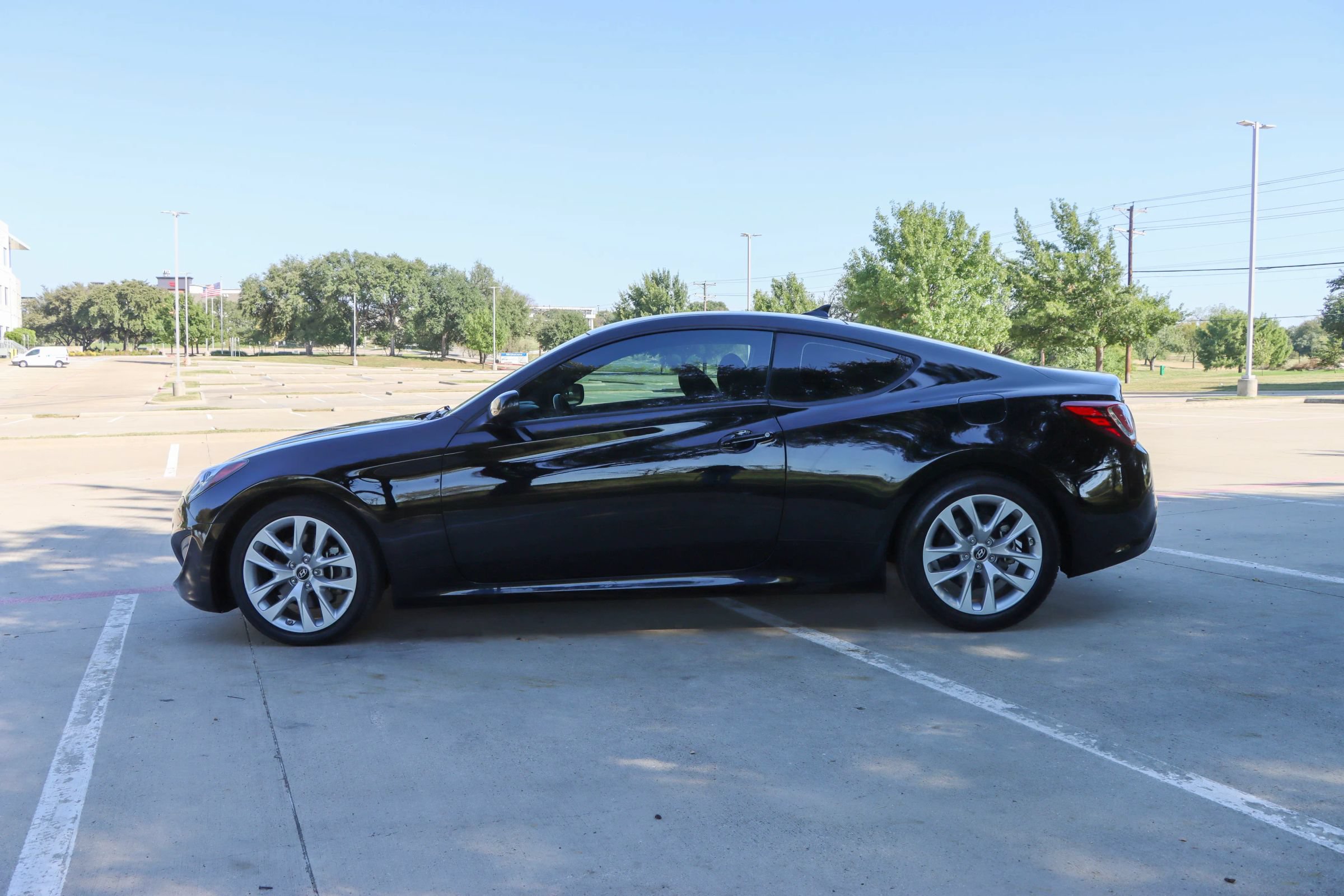 Used 2013 Hyundai Genesis 2.0T RWD image 4