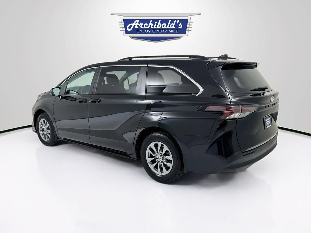 Used 2024 Toyota Sienna LE FWD image 6
