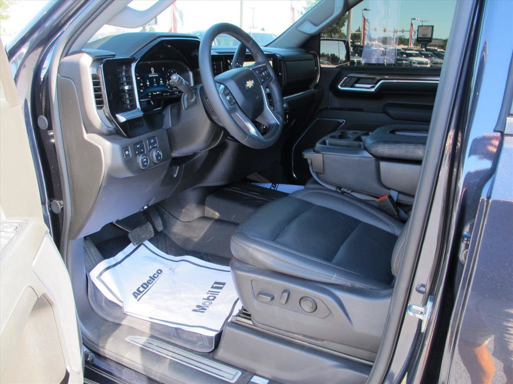 Used 2024 Chevrolet Silverado 1500 LT w/ Leather Package AWD/4WD image 9