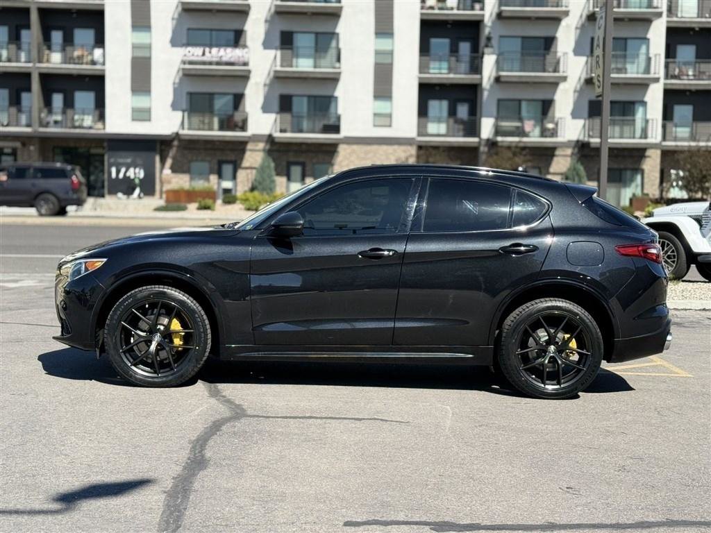Used 2021 Alfa Romeo Stelvio Ti w/ Nero Edizione AWD/4WD image 4