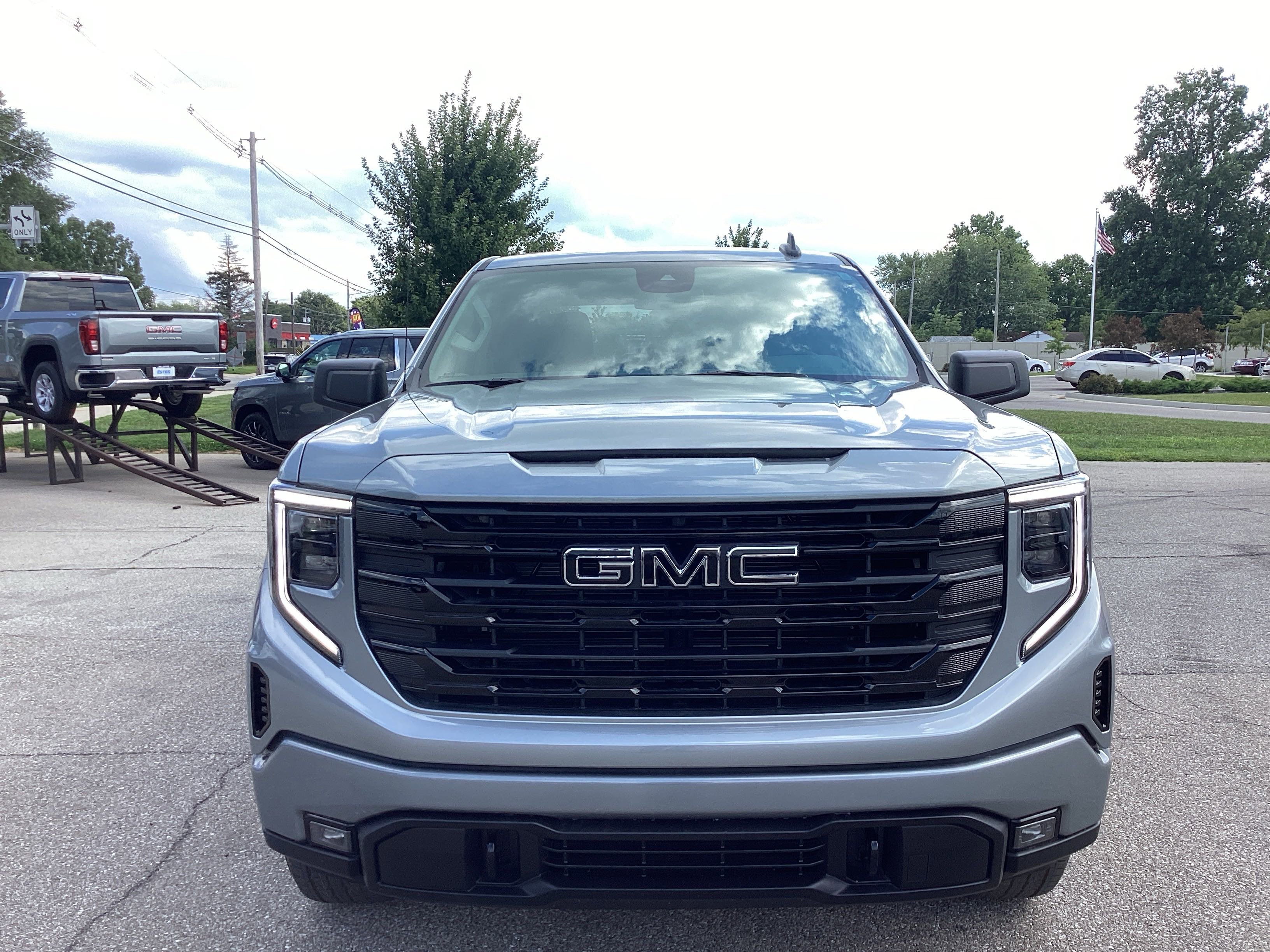 New 2026 GMC Sierra 1500 Elevation w/ LPO, Elevation Black Package image 9