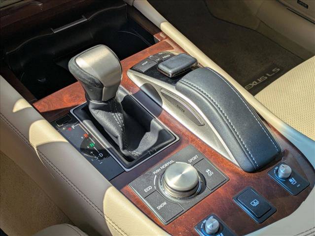 Used 2017 Lexus LS 460 w/ Comfort Package RWD image 9