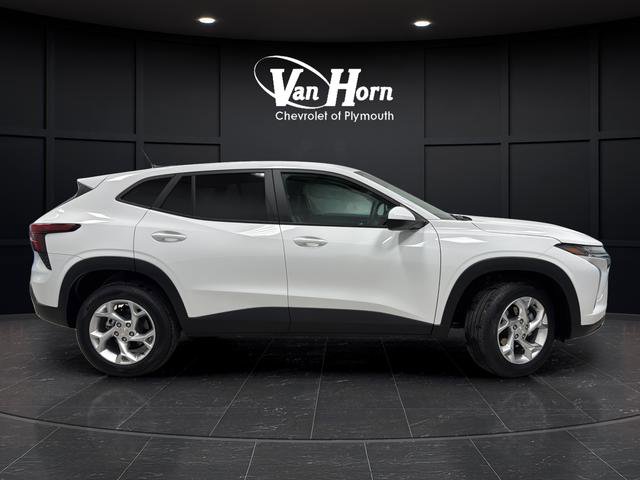 Used 2025 Chevrolet Trax LS w/ LS Convenience Package image 8