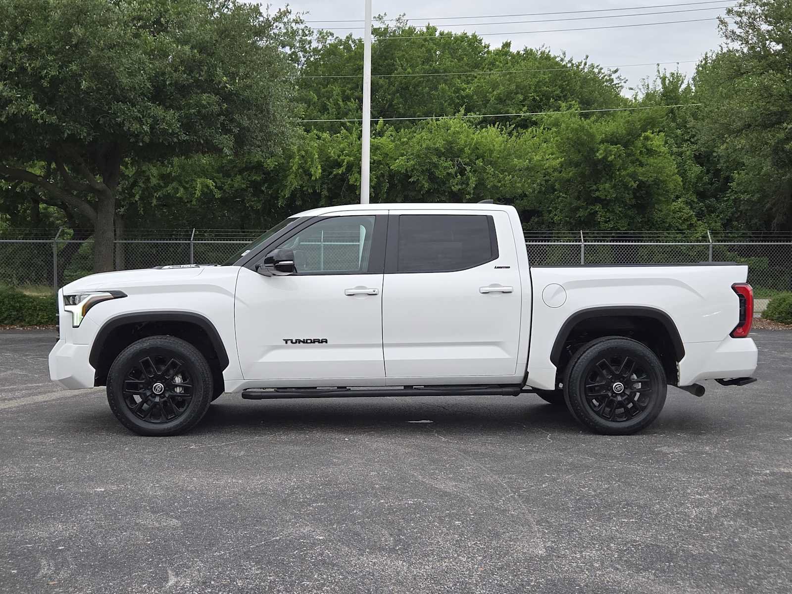 Used 2024 Toyota Tundra Limited AWD/4WD image 5