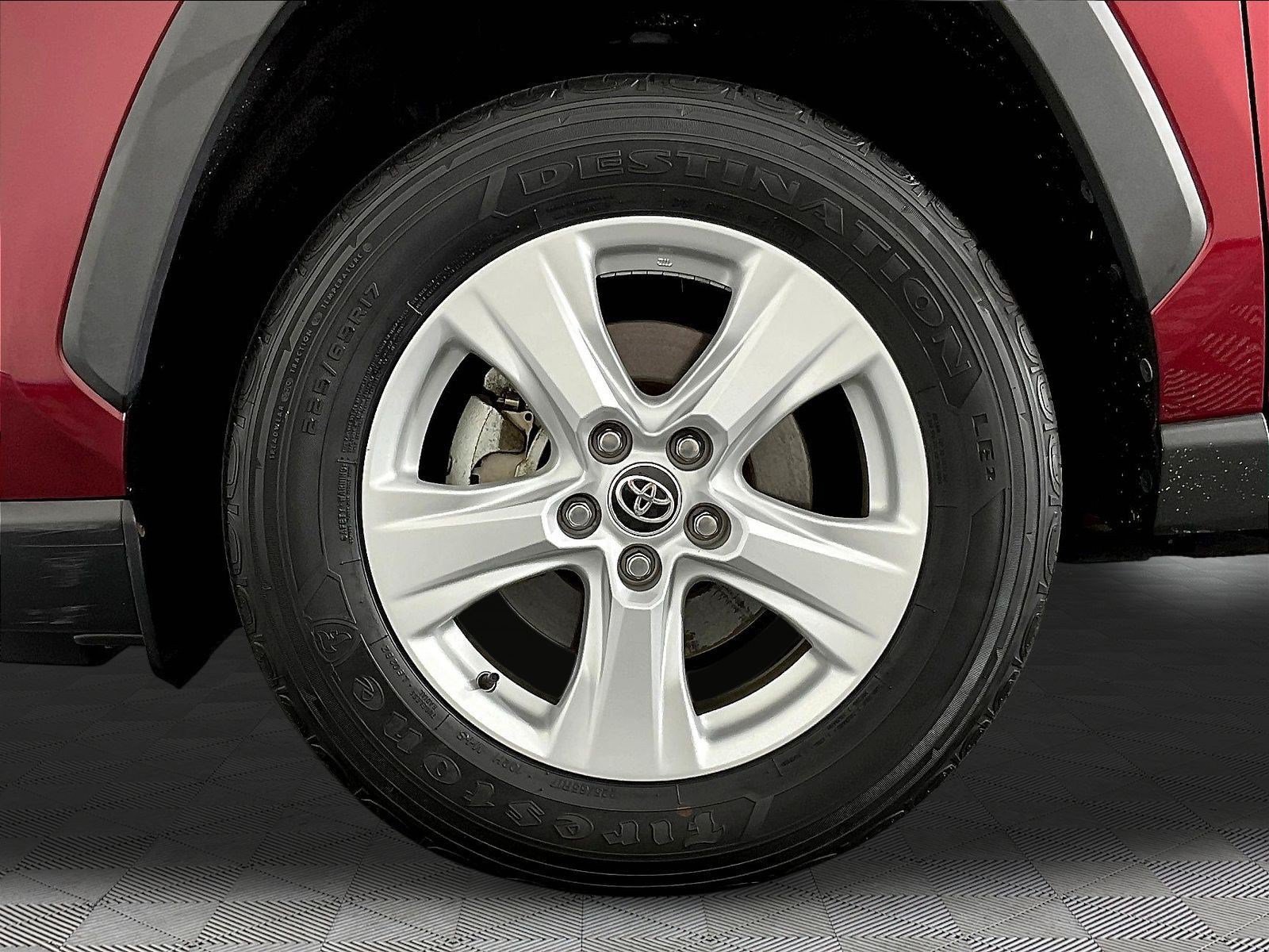 Used 2021 Toyota RAV4 XLE w/ Convenience Package AWD/4WD image 34