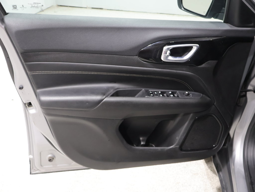 Used 2023 Jeep Compass Latitude AWD/4WD image 12