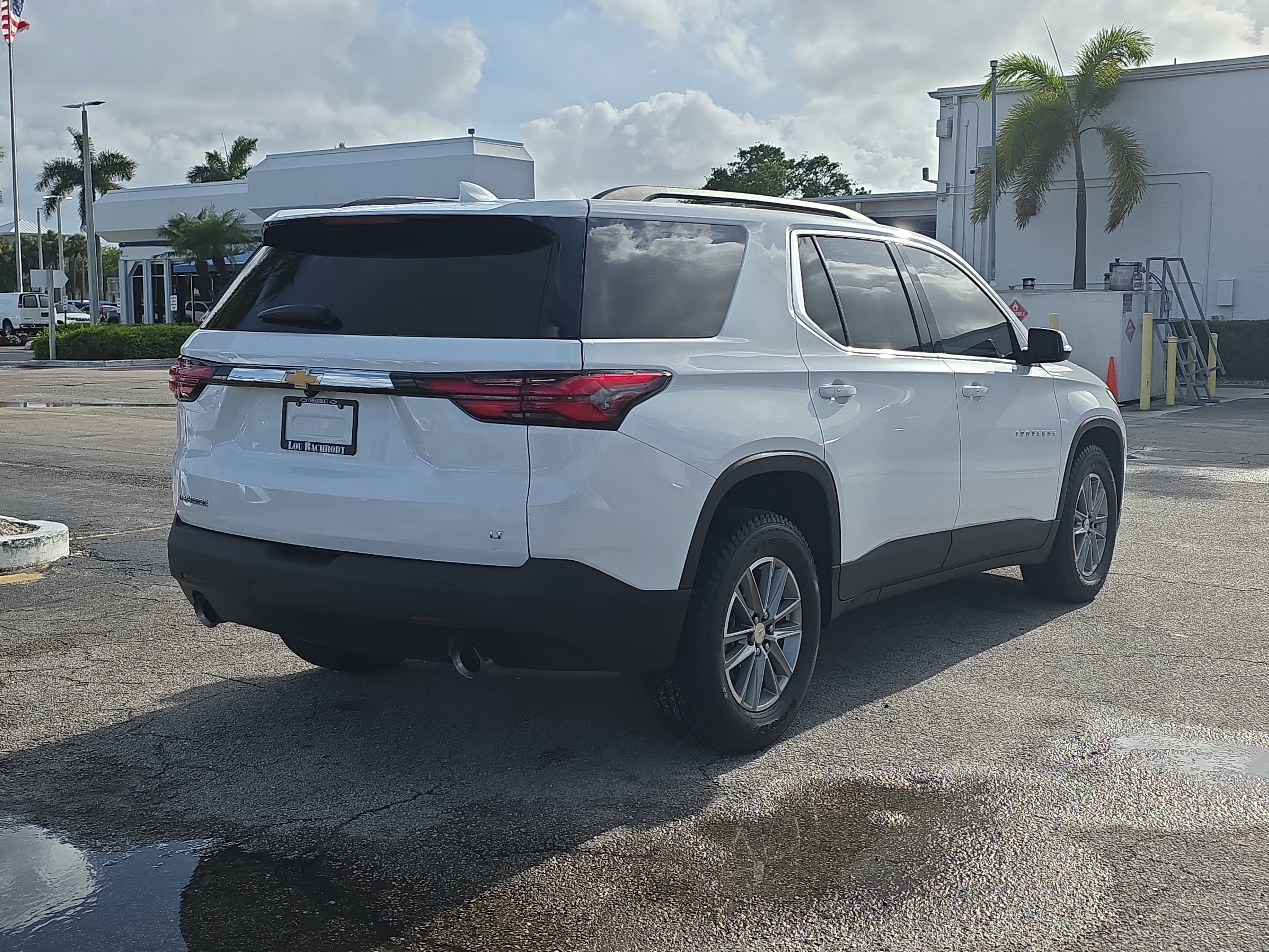 Used 2023 Chevrolet Traverse LT FWD image 7