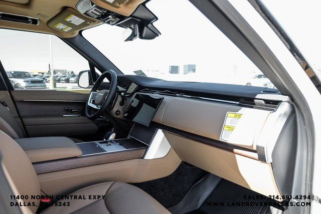 New 2026 Land Rover Range Rover Long Wheelbase SE image 12