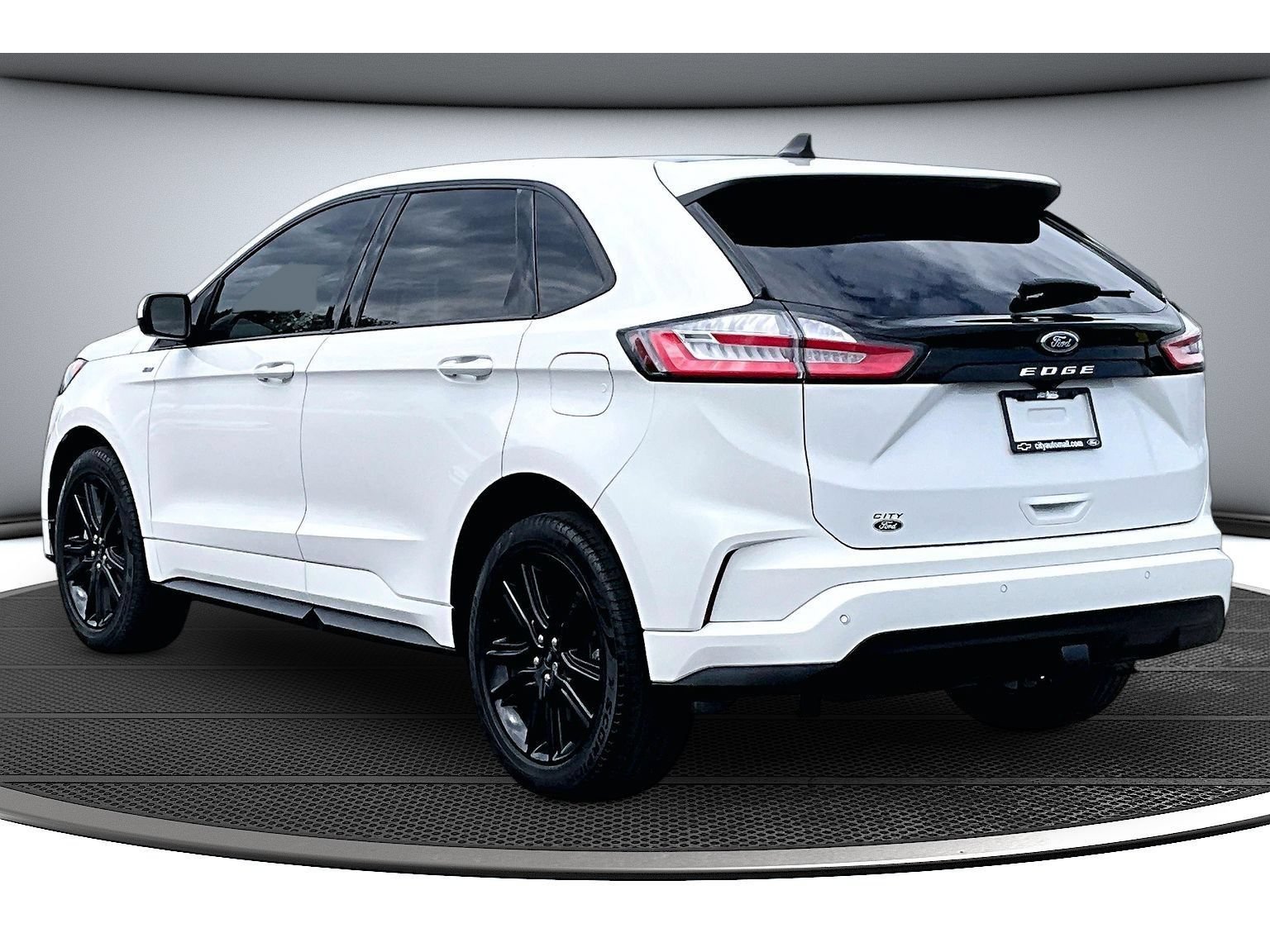 Used 2022 Ford Edge ST-Line w/ Class II Trailer Tow Package AWD/4WD image 18