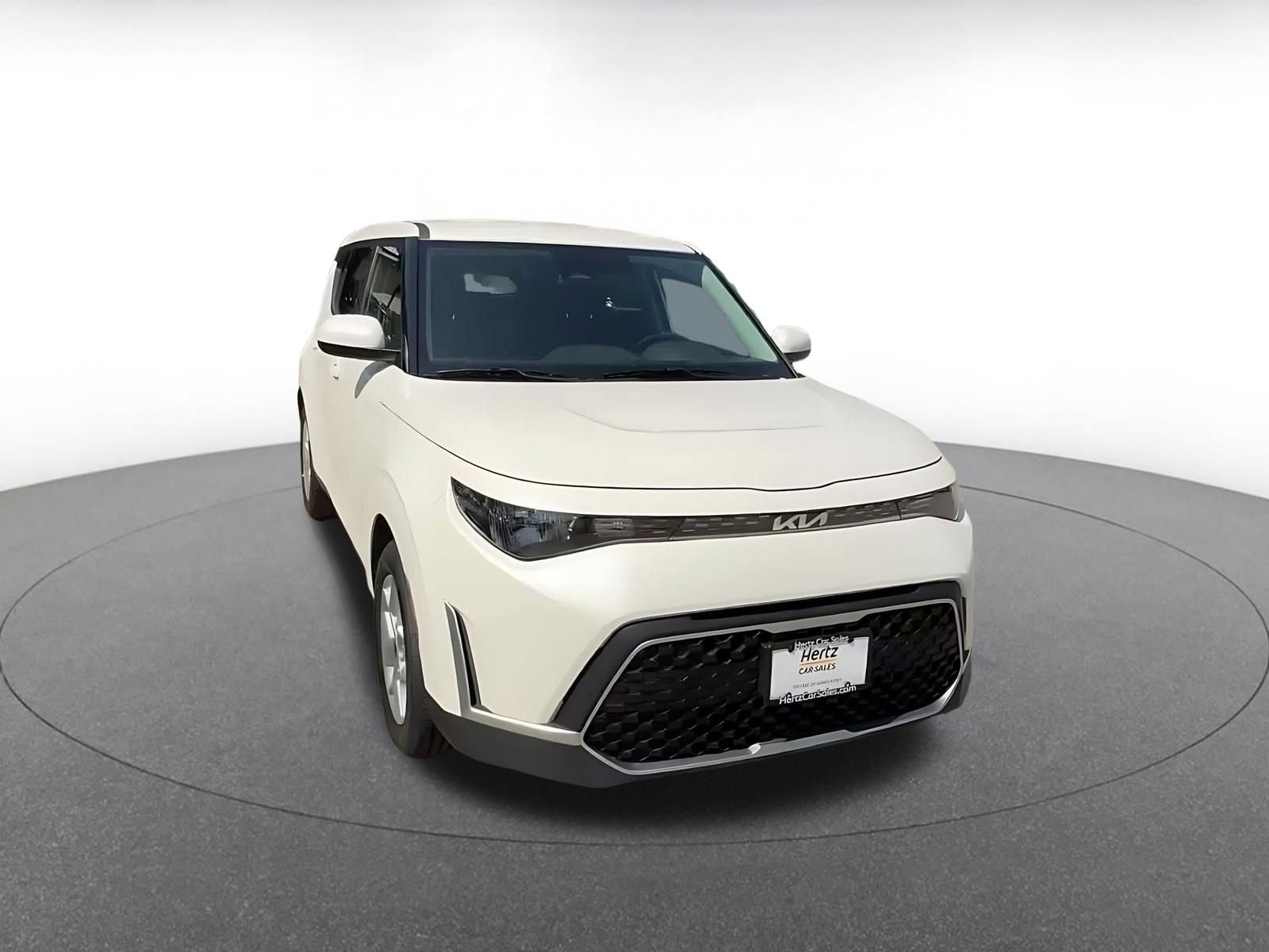 Used 2025 Kia Soul LX w/ LX Technology Package FWD image 3