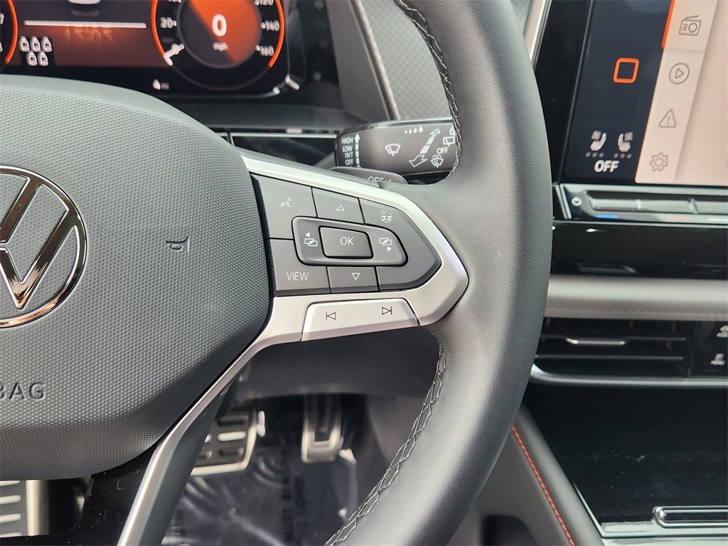 New 2025 Volkswagen Atlas Peak Edition SE image 9