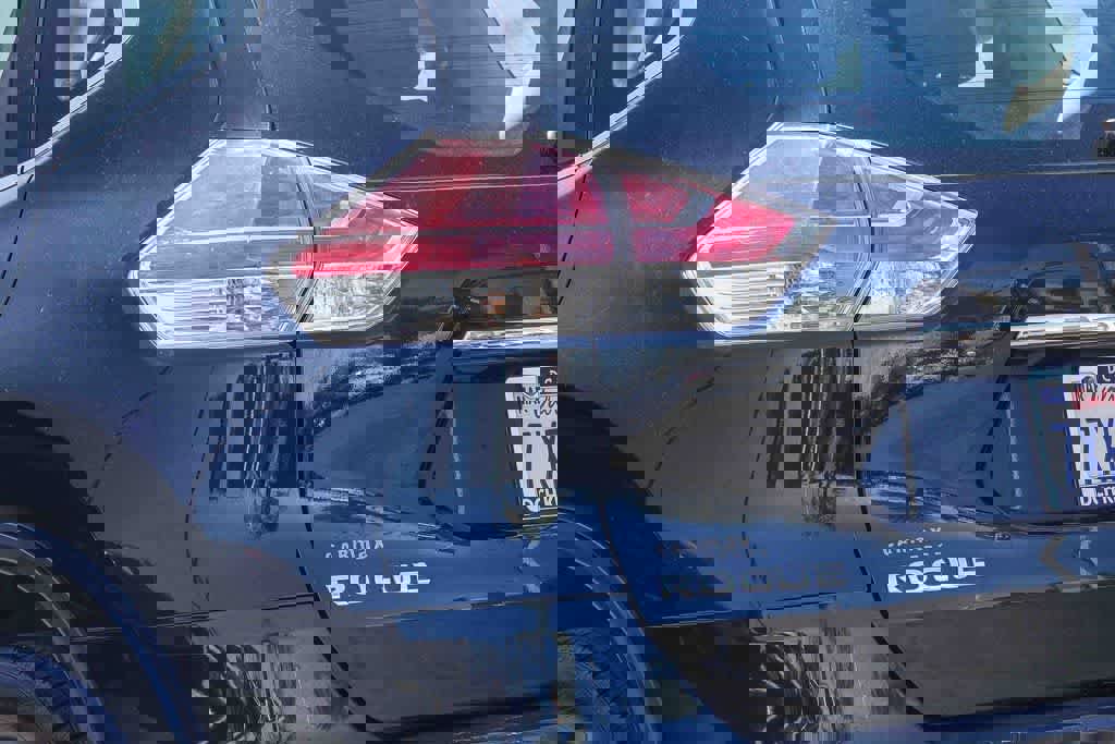 Used 2016 Nissan Rogue S image 7