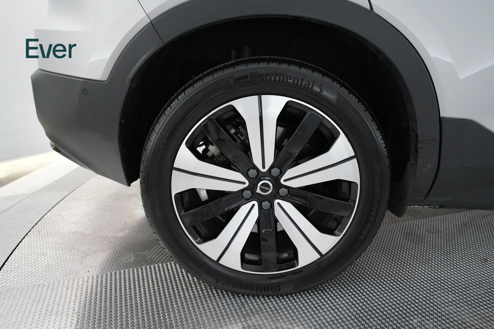 Used 2023 Volvo XC40 Recharge Plus AWD/4WD image 9