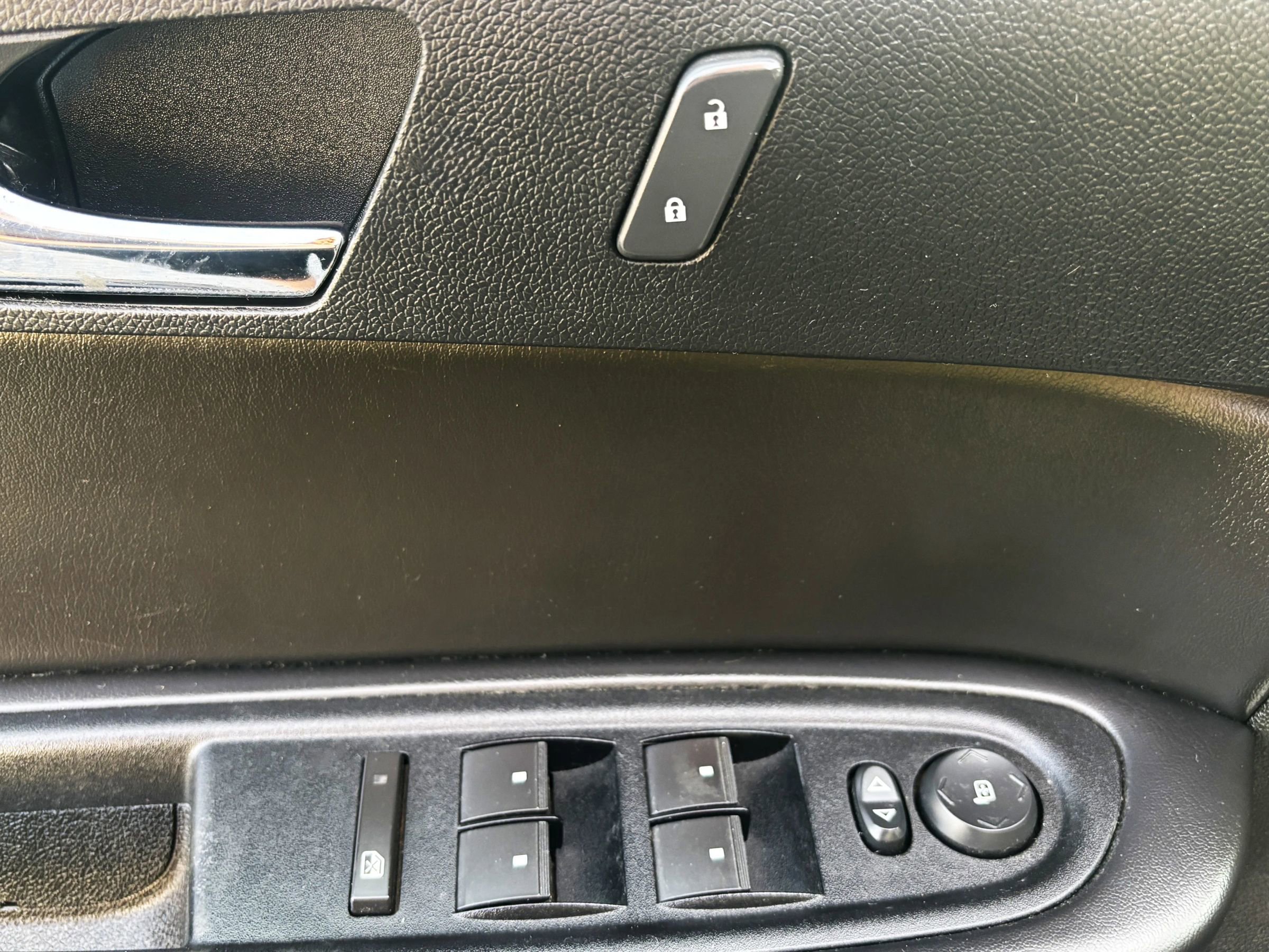 Used 2011 Chevrolet Traverse LT w/ Personal Connectivity Package AWD/4WD image 17
