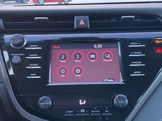 Used 2020 Toyota Camry SE FWD image 11