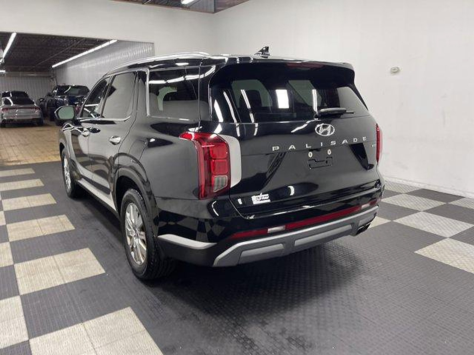 Used 2023 Hyundai Palisade SEL w/ Cargo Package AWD/4WD image 2