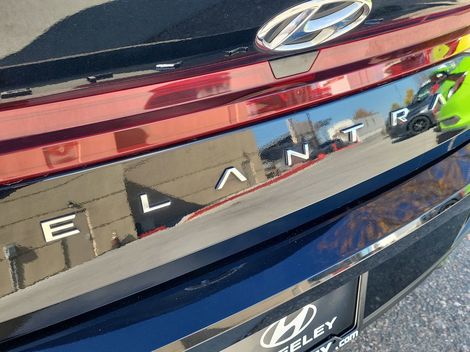 Used 2023 Hyundai Elantra SE image 12