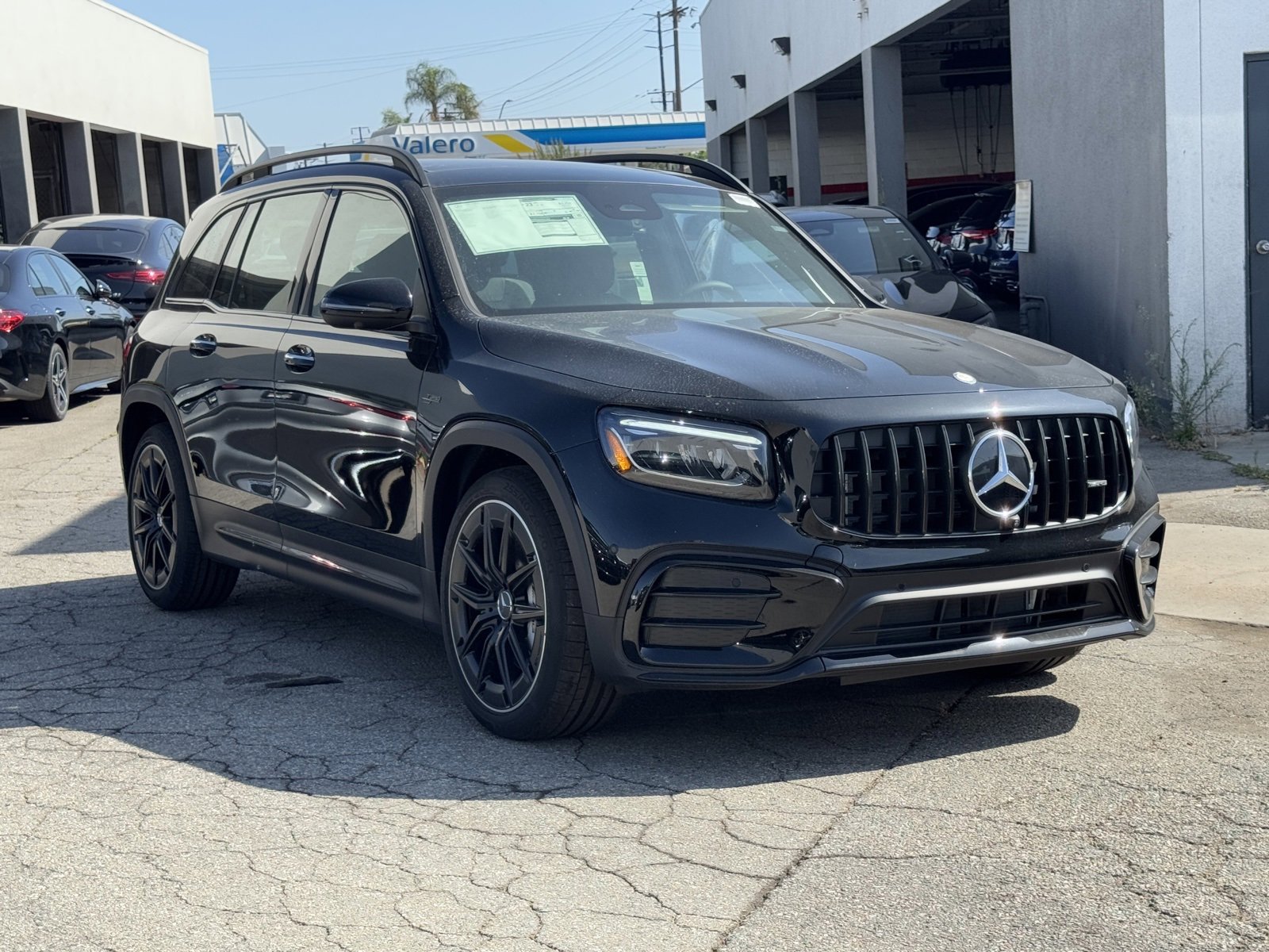 New 2025 Mercedes-Benz GLB 35 AMG 4MATIC image 2