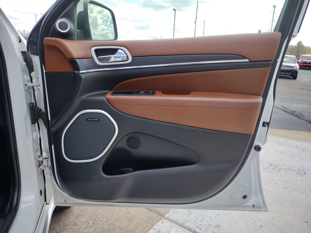 Used 2020 Jeep Grand Cherokee Summit w/ Platinum Series Group AWD/4WD image 22