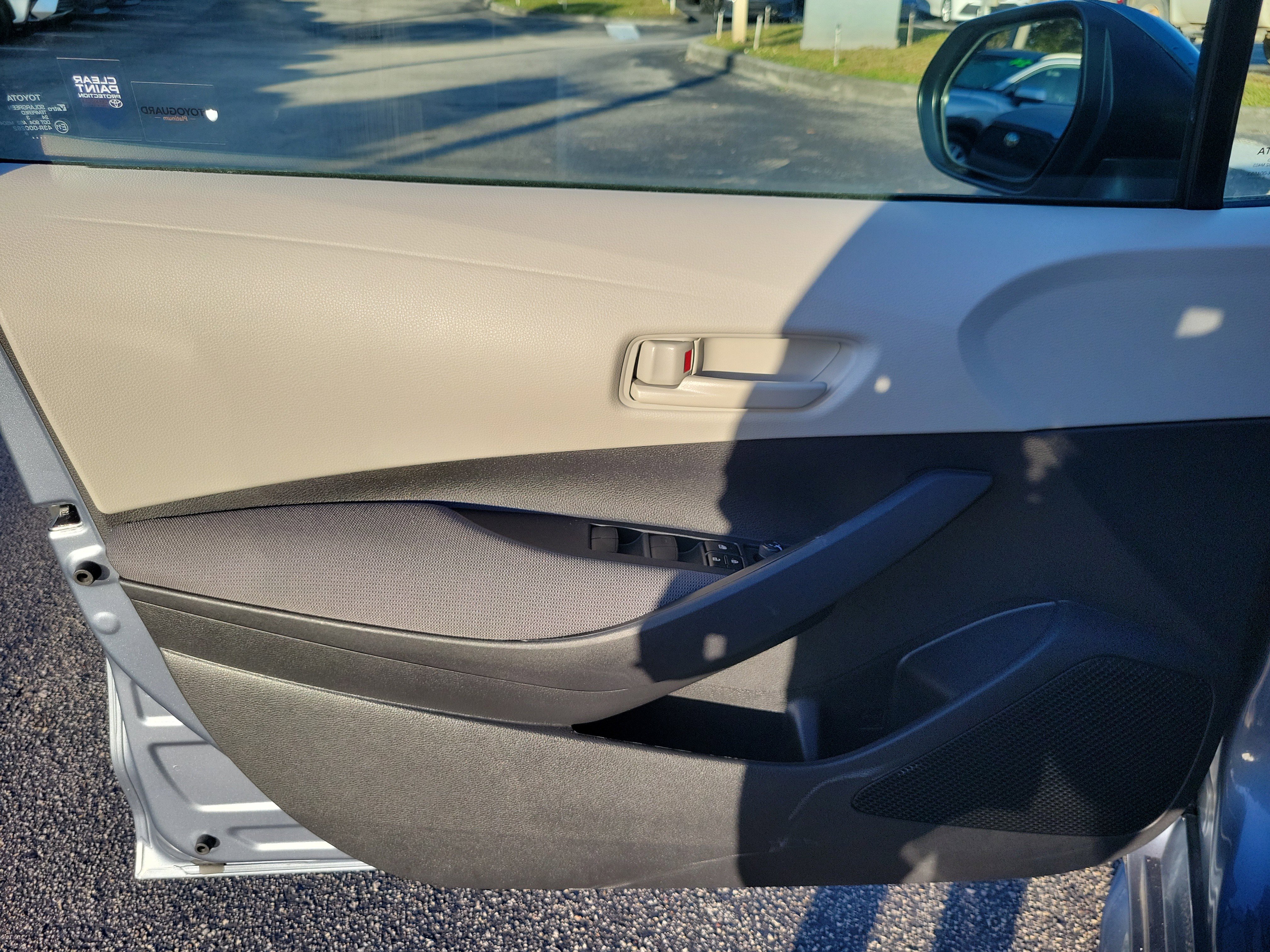 Used 2023 Toyota Corolla LE image 12