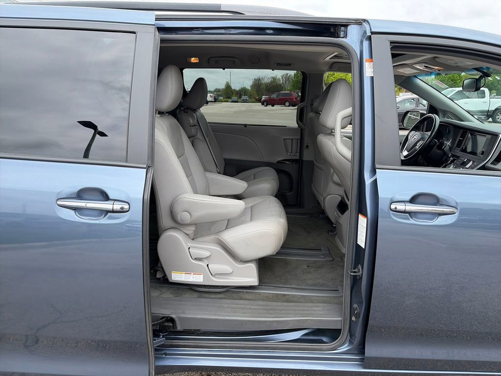 Used 2015 Toyota Sienna XLE w/ XLE Navigation Package FWD image 29