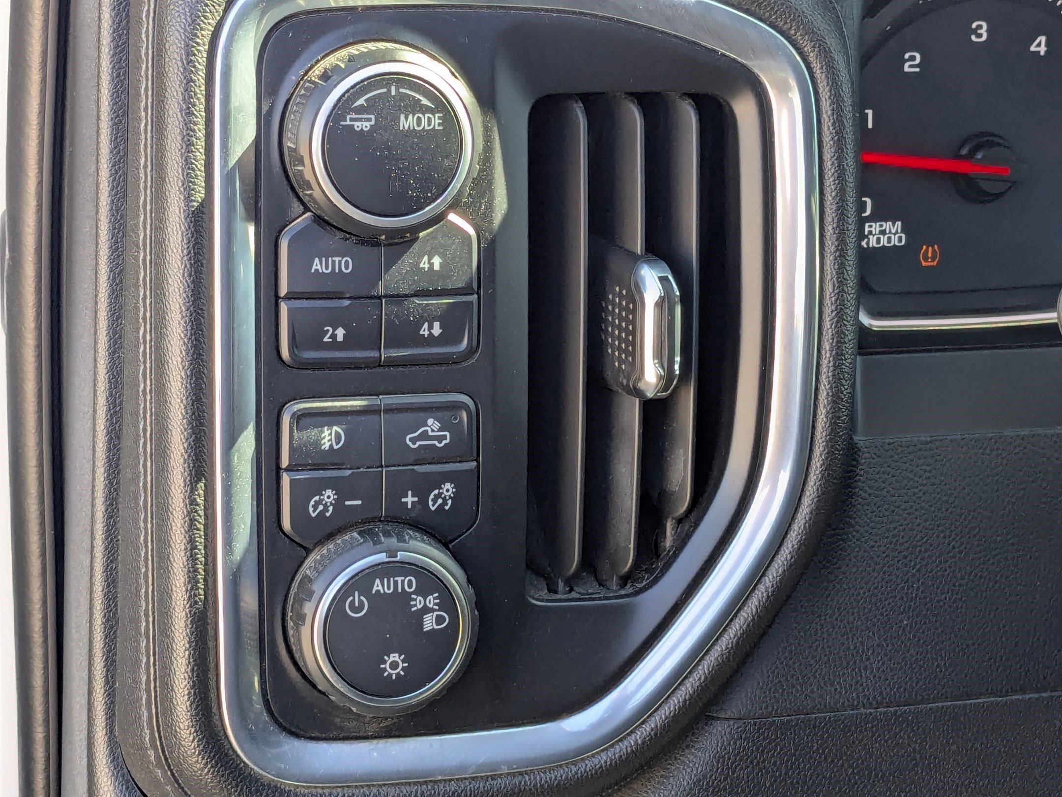 Used 2022 Chevrolet Silverado 3500 LT w/ Convenience Package image 13