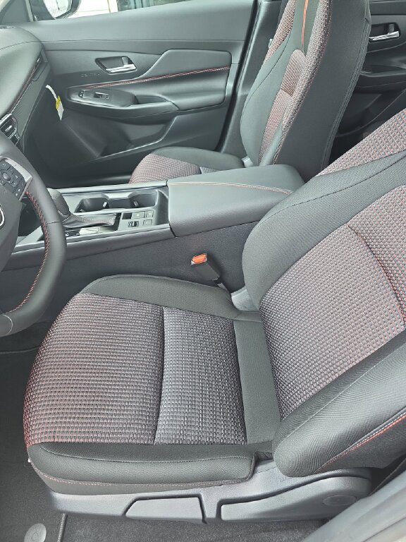 New 2026 Nissan Sentra SR w/ Floor Mat Package FWD image 5
