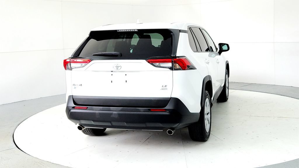 Used 2024 Toyota RAV4 LE AWD/4WD image 5