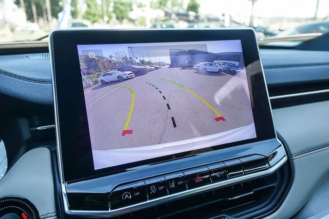 Used 2025 Jeep Compass Limited image 28