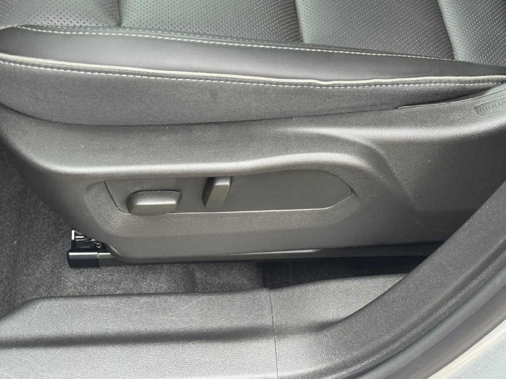 Used 2023 Buick Envision Essence AWD/4WD image 16
