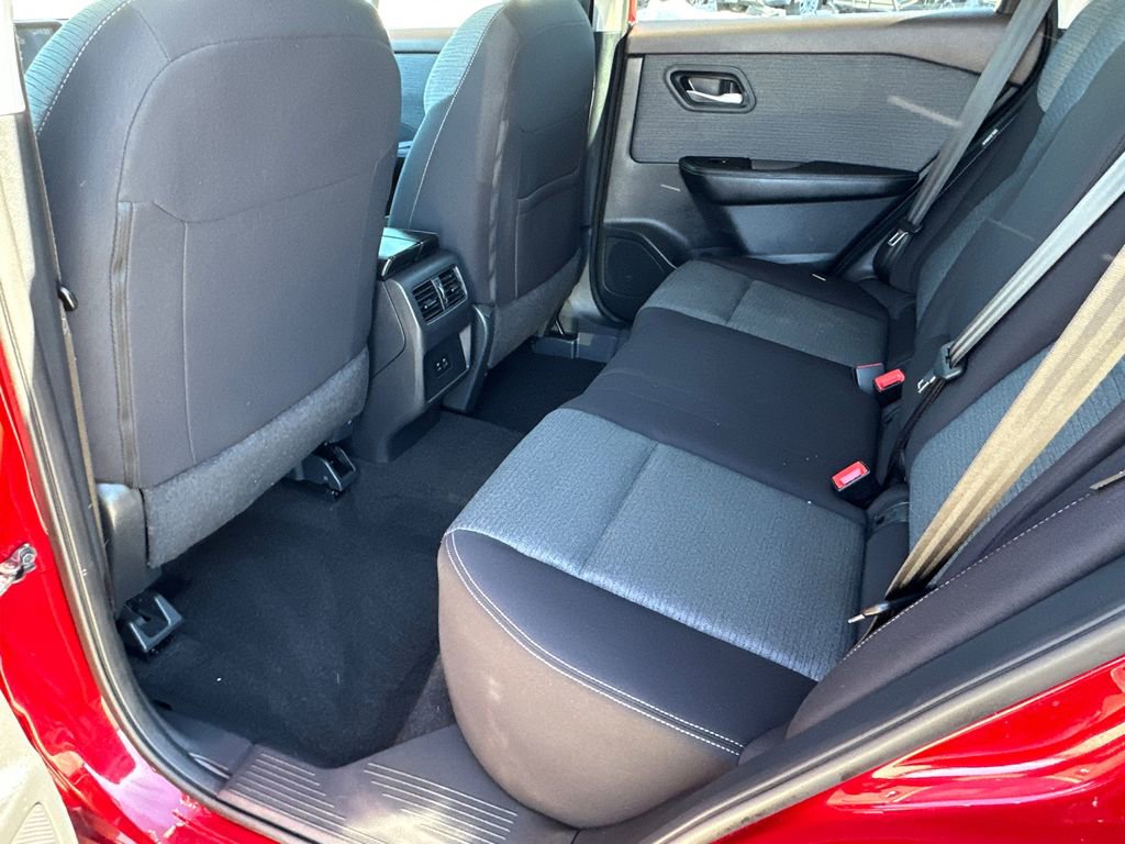 Used 2023 Nissan Rogue SV image 16