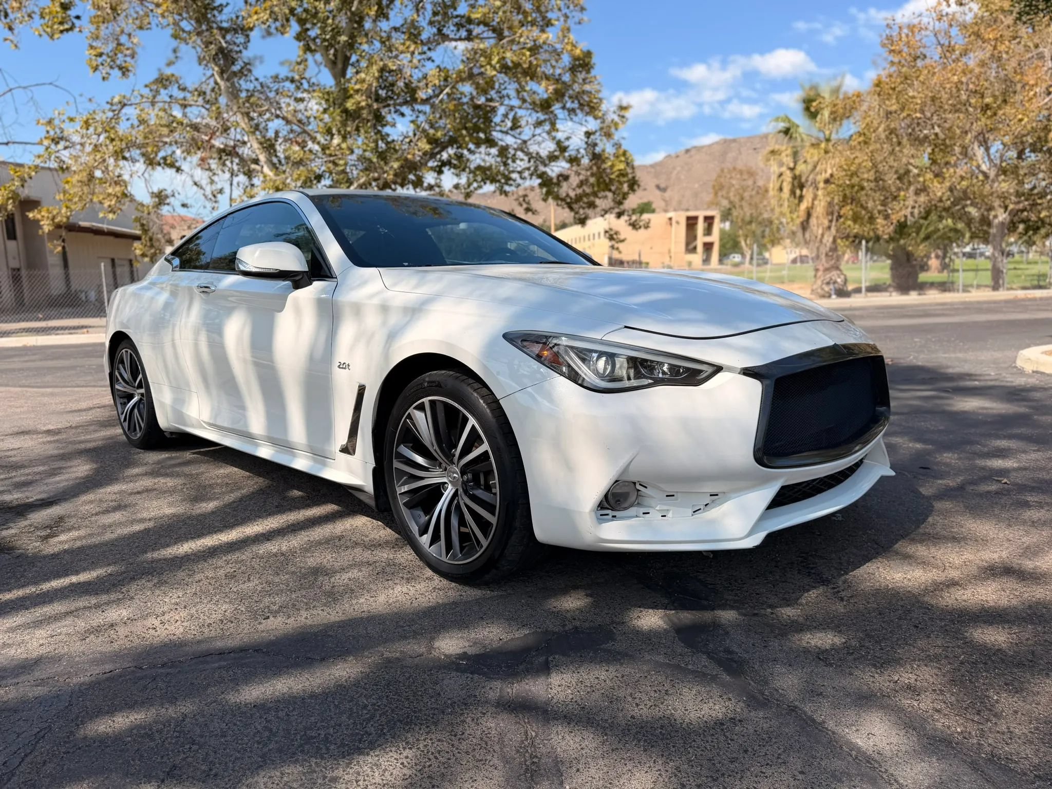 Used 2017 INFINITI Q60 2.0t w/ Moonroof Package RWD image 3