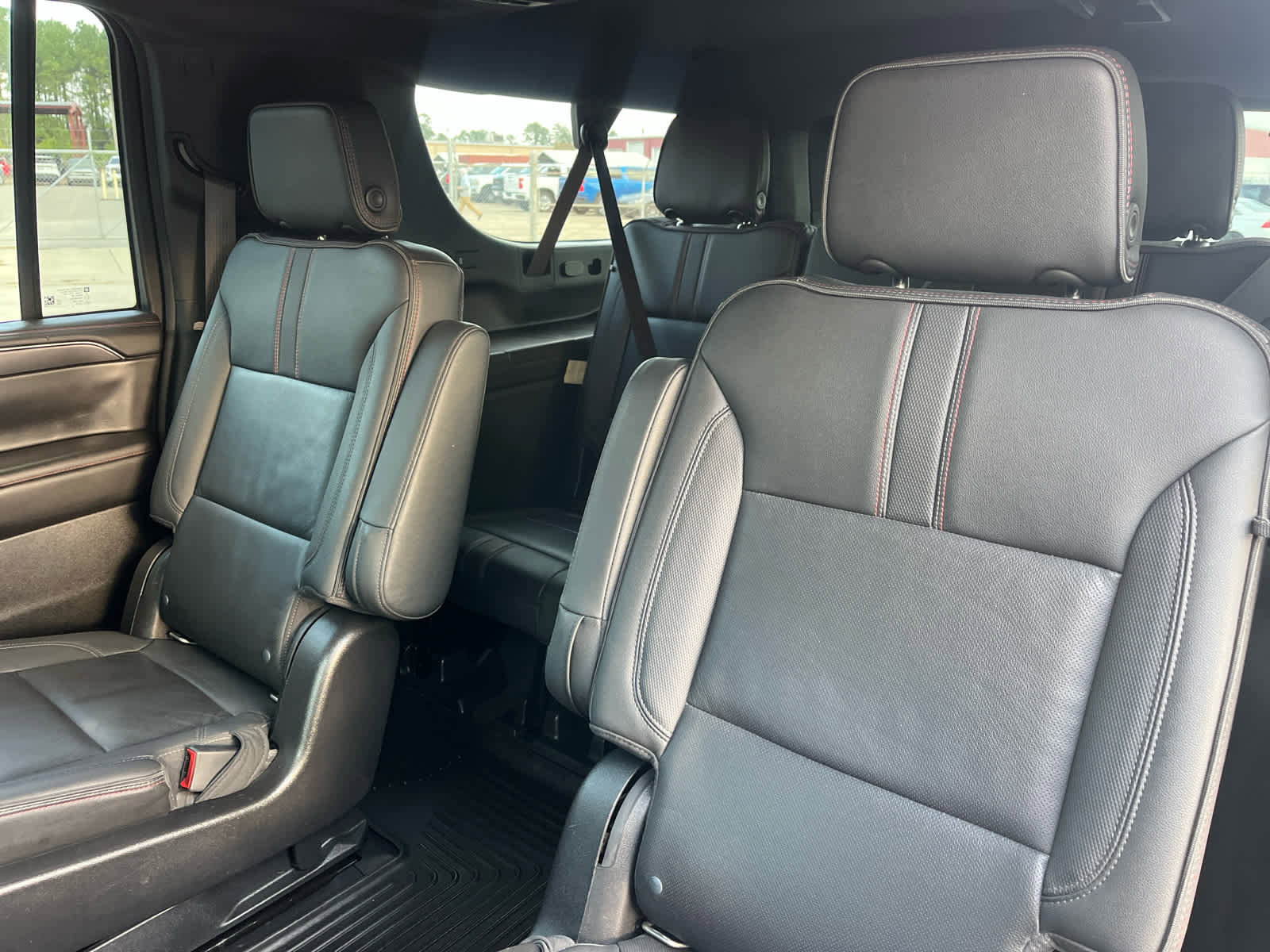 Used 2021 Chevrolet Suburban RST w/ Luxury Package image 17