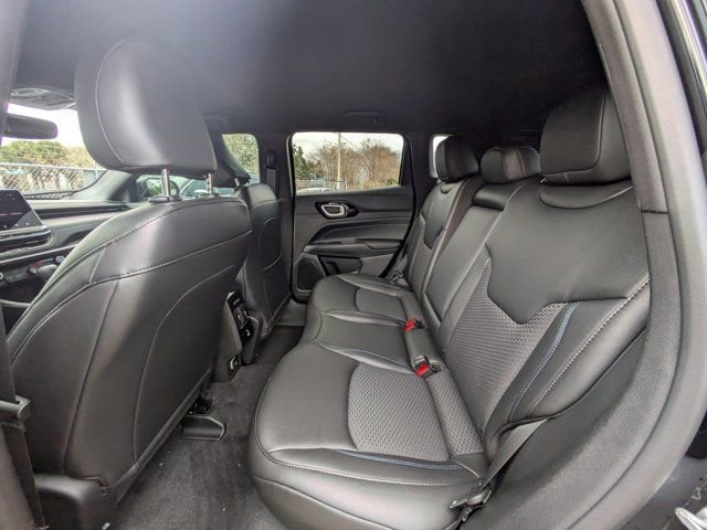 New 2026 Jeep Compass Latitude image 12