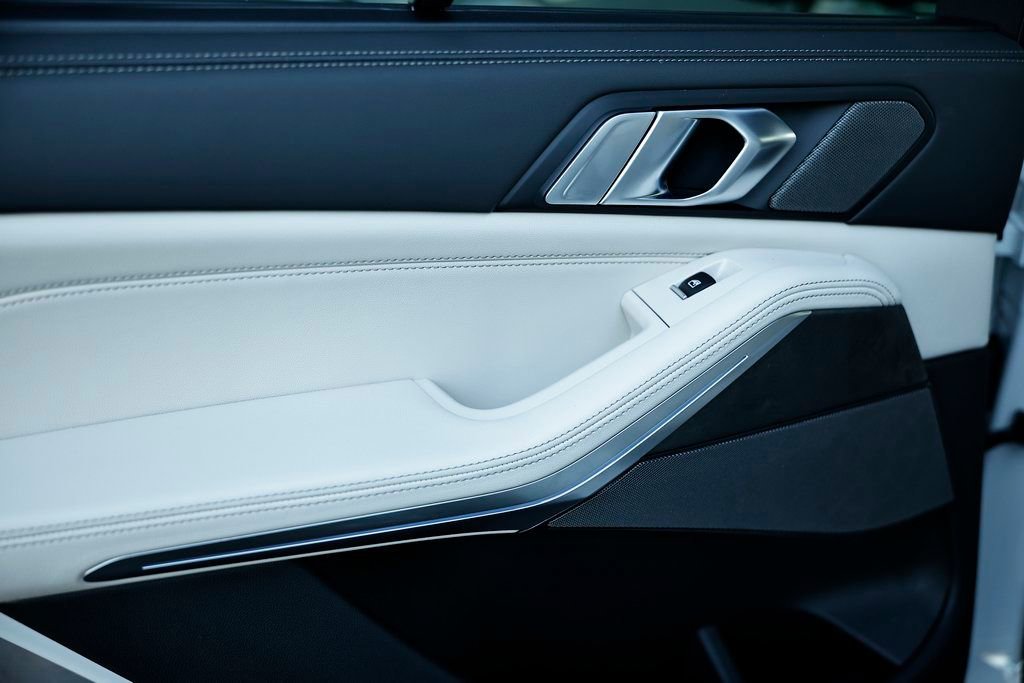 New 2026 BMW X5 xDrive50e w/ Executive Package image 24