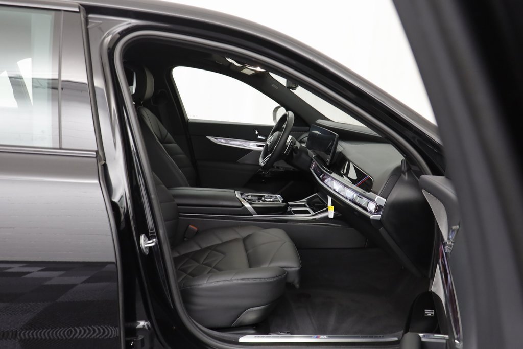 Certified 2025 BMW 740i xDrive w/ Premium Package image 20
