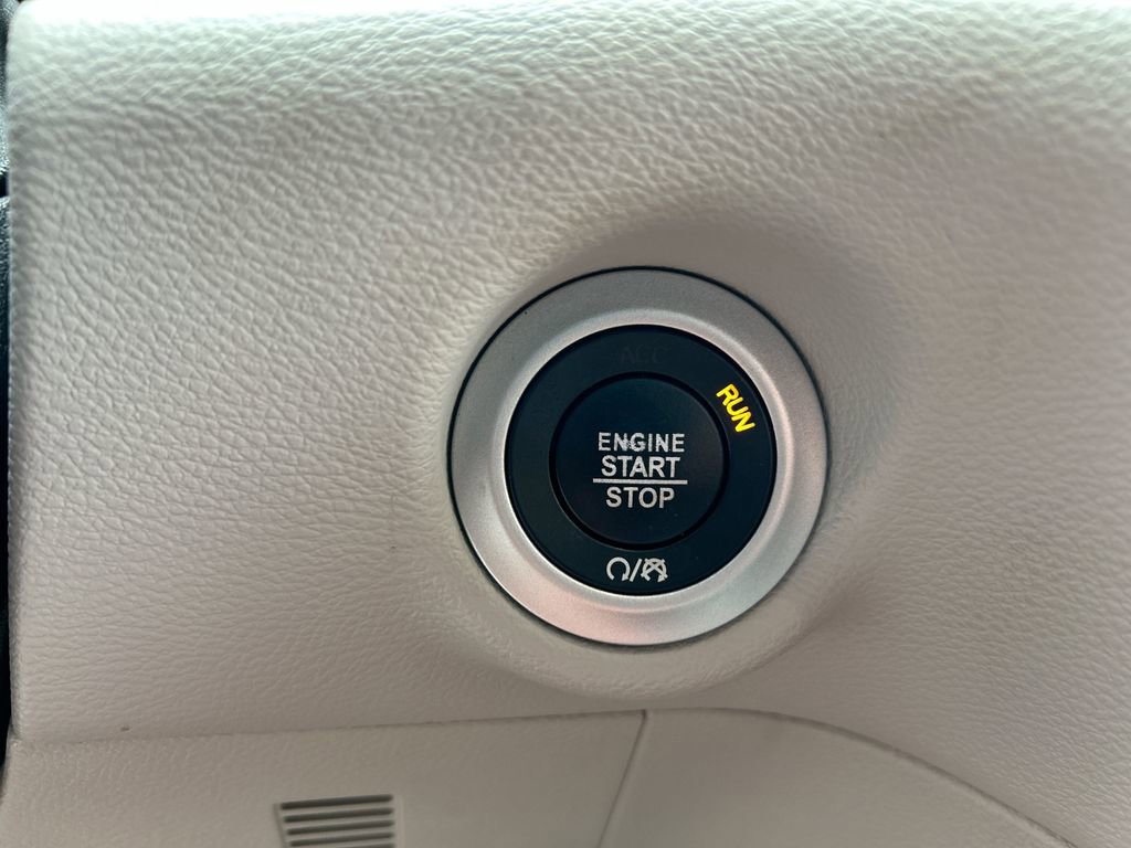 Used 2019 Chrysler Pacifica Touring-L w/ Advanced Safetytec Group FWD image 21