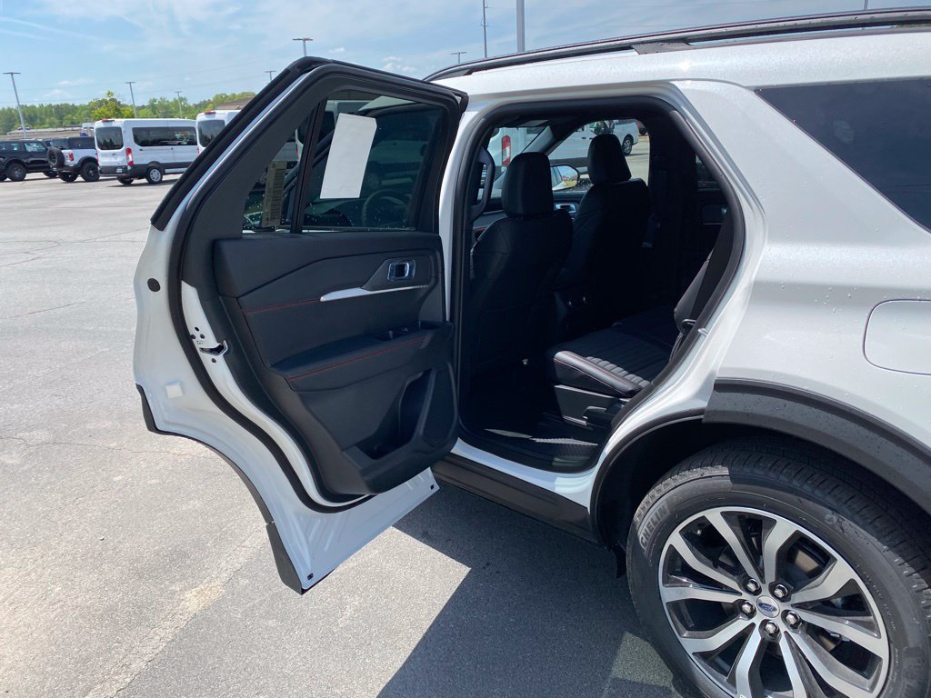 New 2026 Ford Explorer ST-Line RWD image 28