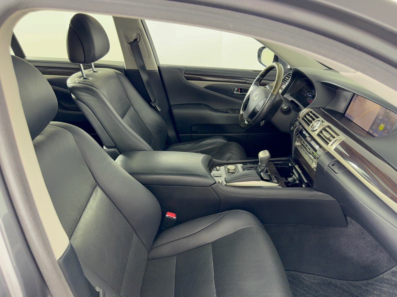 Used 2013 Lexus LS 460 w/ Comfort Pkg RWD image 30