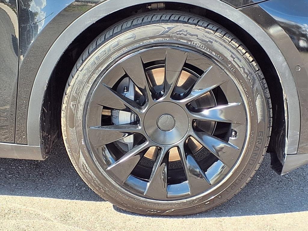 Used 2021 Tesla Model Y Long Range image 9