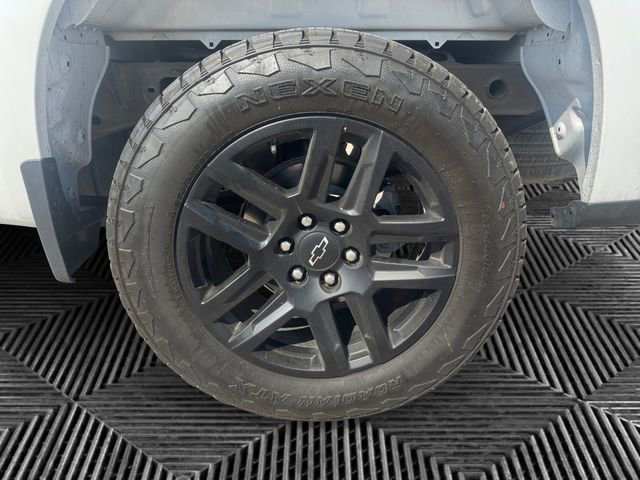 Used 2024 Chevrolet Silverado 1500 Custom w/ Turbomax Blackout Package image 14