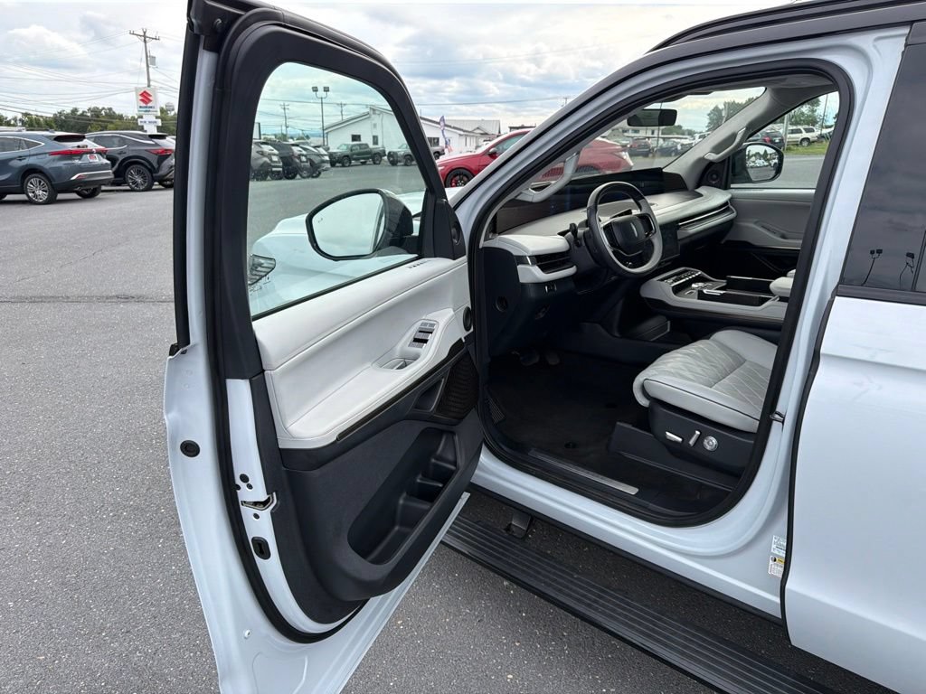 Used 2025 Lincoln Navigator L Black Label w/ Black Label Special Edition AWD/4WD image 14