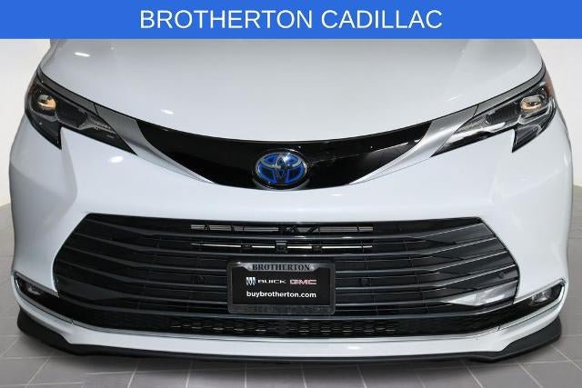 Used 2025 Toyota Sienna Platinum AWD/4WD image 12