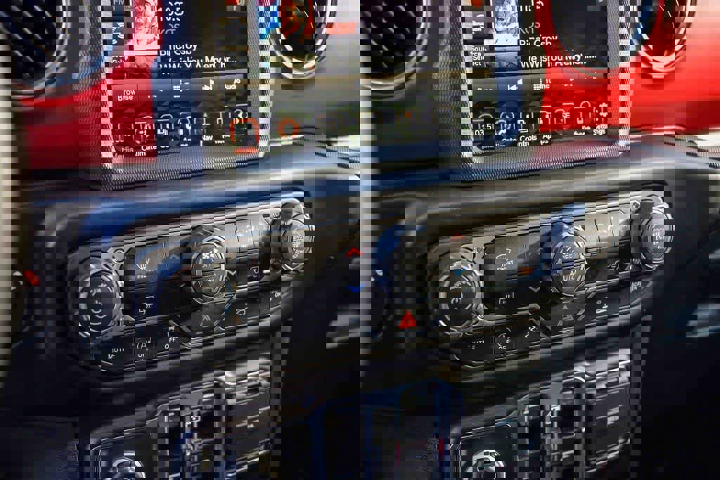 Used 2022 Jeep Wrangler Unlimited Rubicon w/ LED Lighting Group image 29