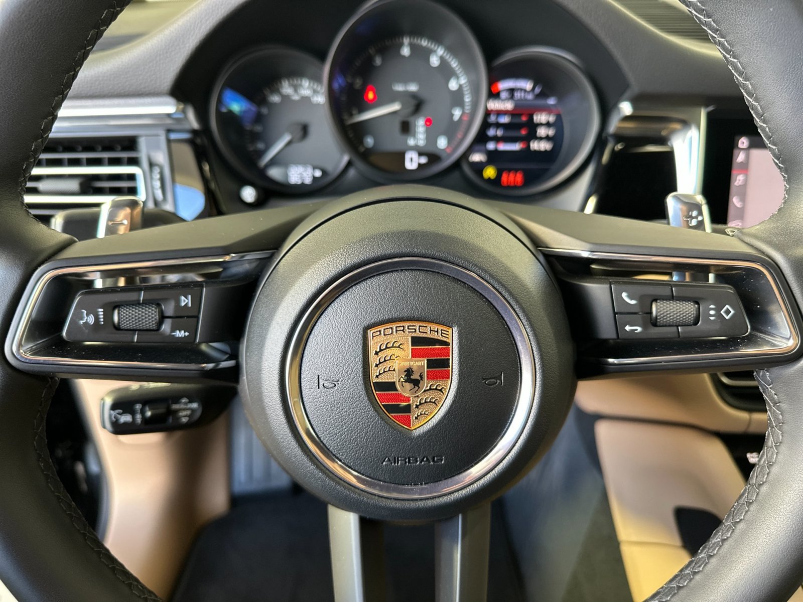 Certified 2026 Porsche Macan AWD/4WD image 26