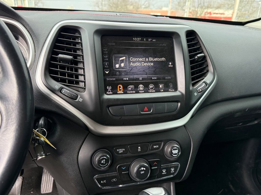 Used 2015 Jeep Cherokee Trailhawk w/ Cold Weather Group image 19