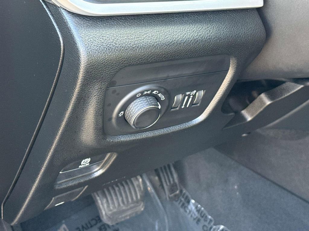 Used 2023 Jeep Grand Cherokee L Laredo AWD/4WD image 25