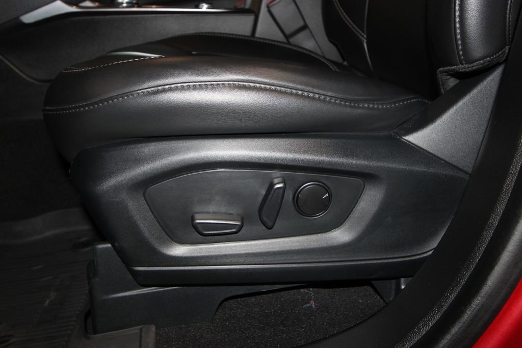 Used 2023 Ford Explorer XLT w/ Equipment Group 202A image 7