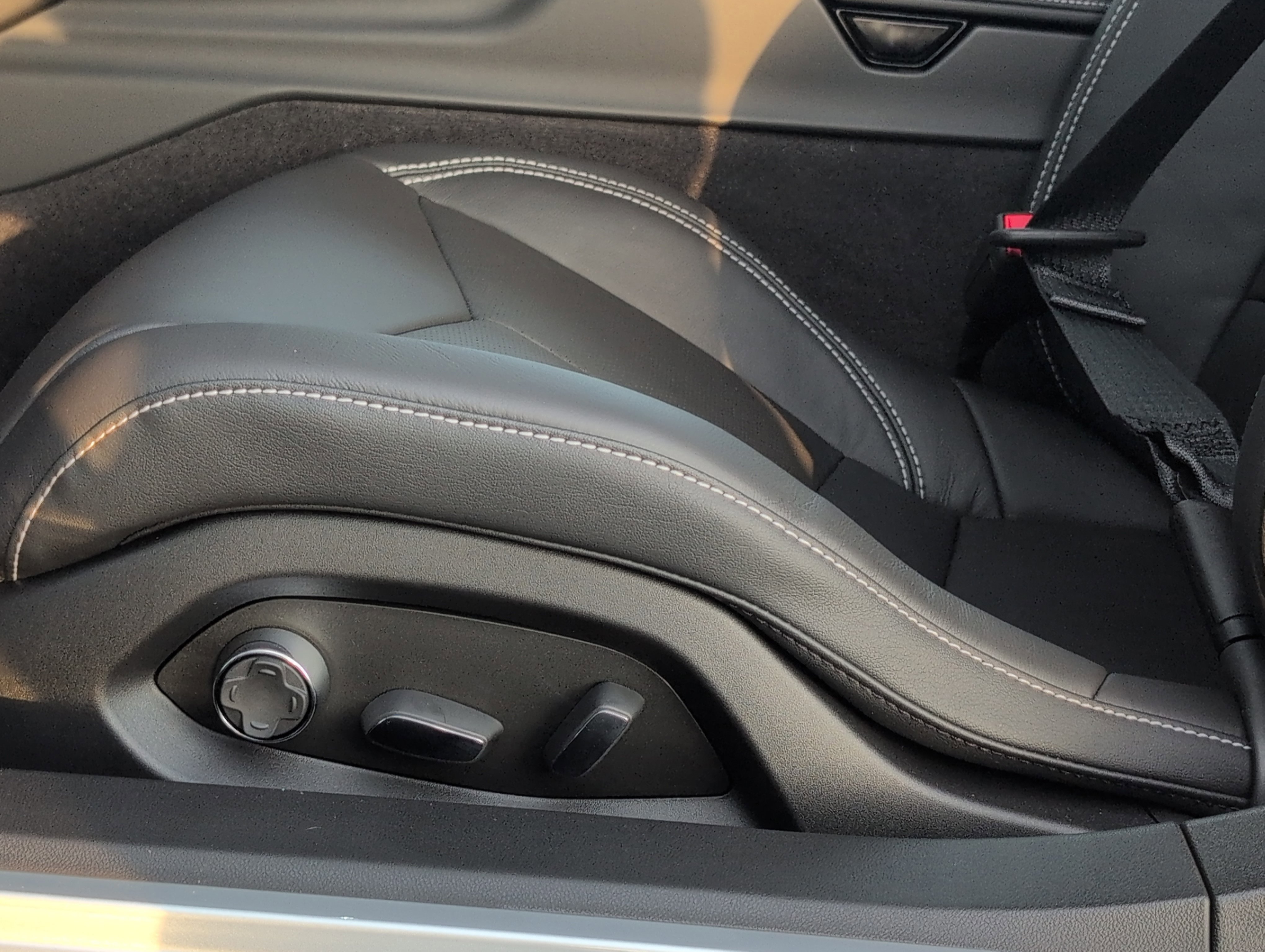 New 2026 Chevrolet Corvette E-Ray image 14