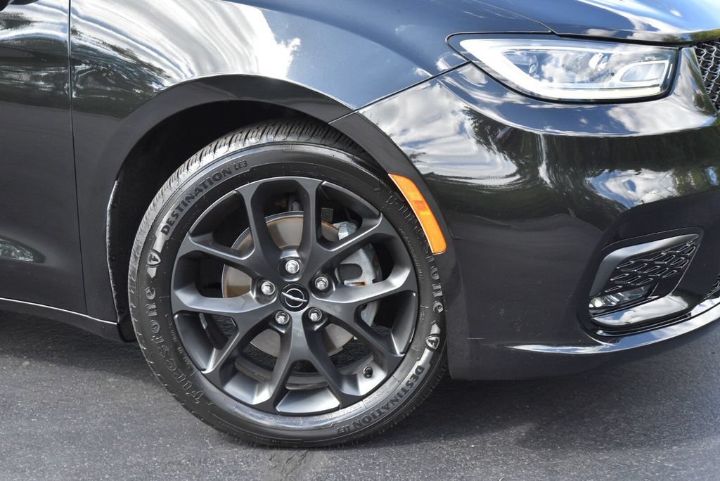 Used 2021 Chrysler Pacifica Touring-L w/ Uconnect Theater Family Group FWD image 4